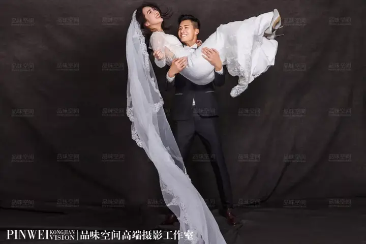 婚纱照卧室照片怎么选_卧室婚纱照类型图片女_婚纱照卧室布置图片