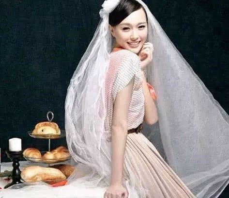 婚纱可爱男生表情照图片动漫_婚纱照表情男生可爱图片_婚纱可爱头像