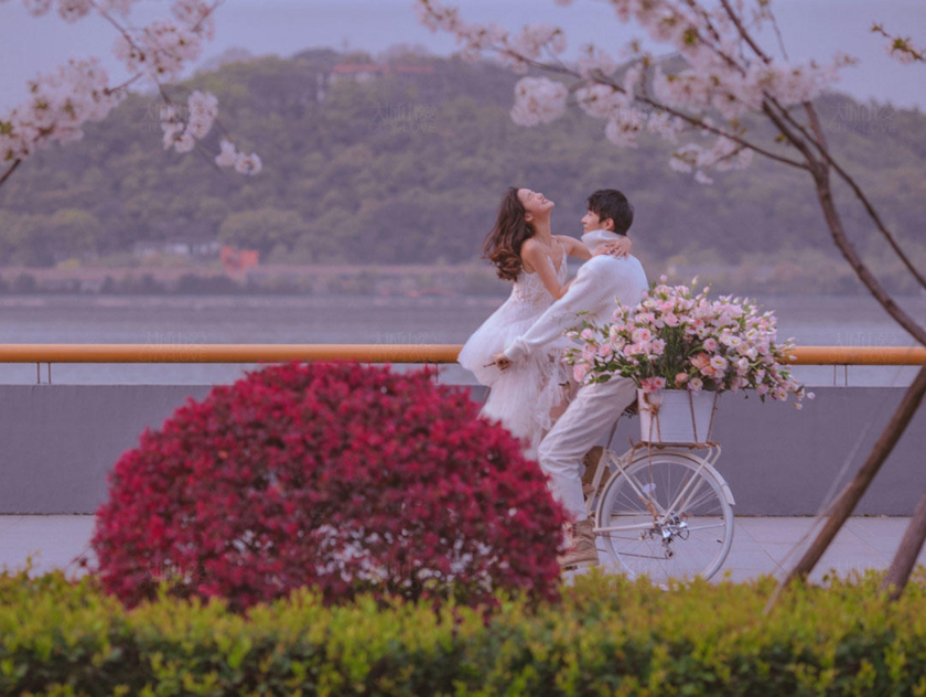 内景高定礼服婚纱照_婚纱照礼服款风格_婚纱礼服拍照