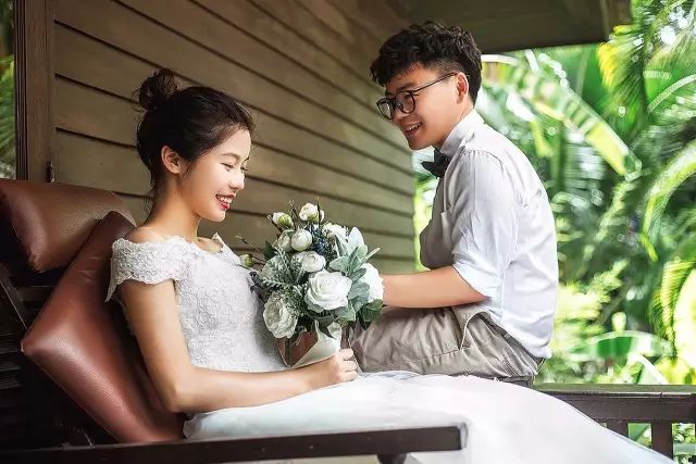 婚纱照套系价格表图片_婚纱后面的叫什么_婚纱照最后一套类型叫什么